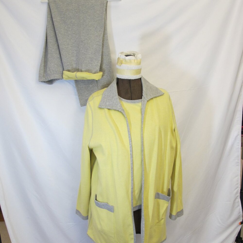 Bloomingdale's yellow and grey 3-piece knit set PXL